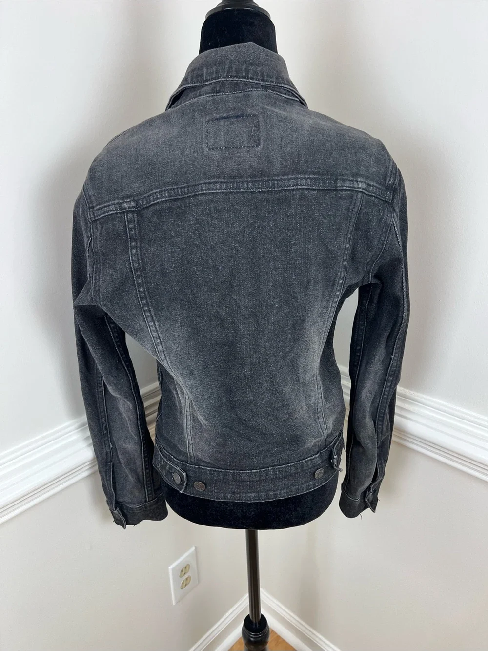Levi's Black Denim Women’s Trucker Jacket Size M